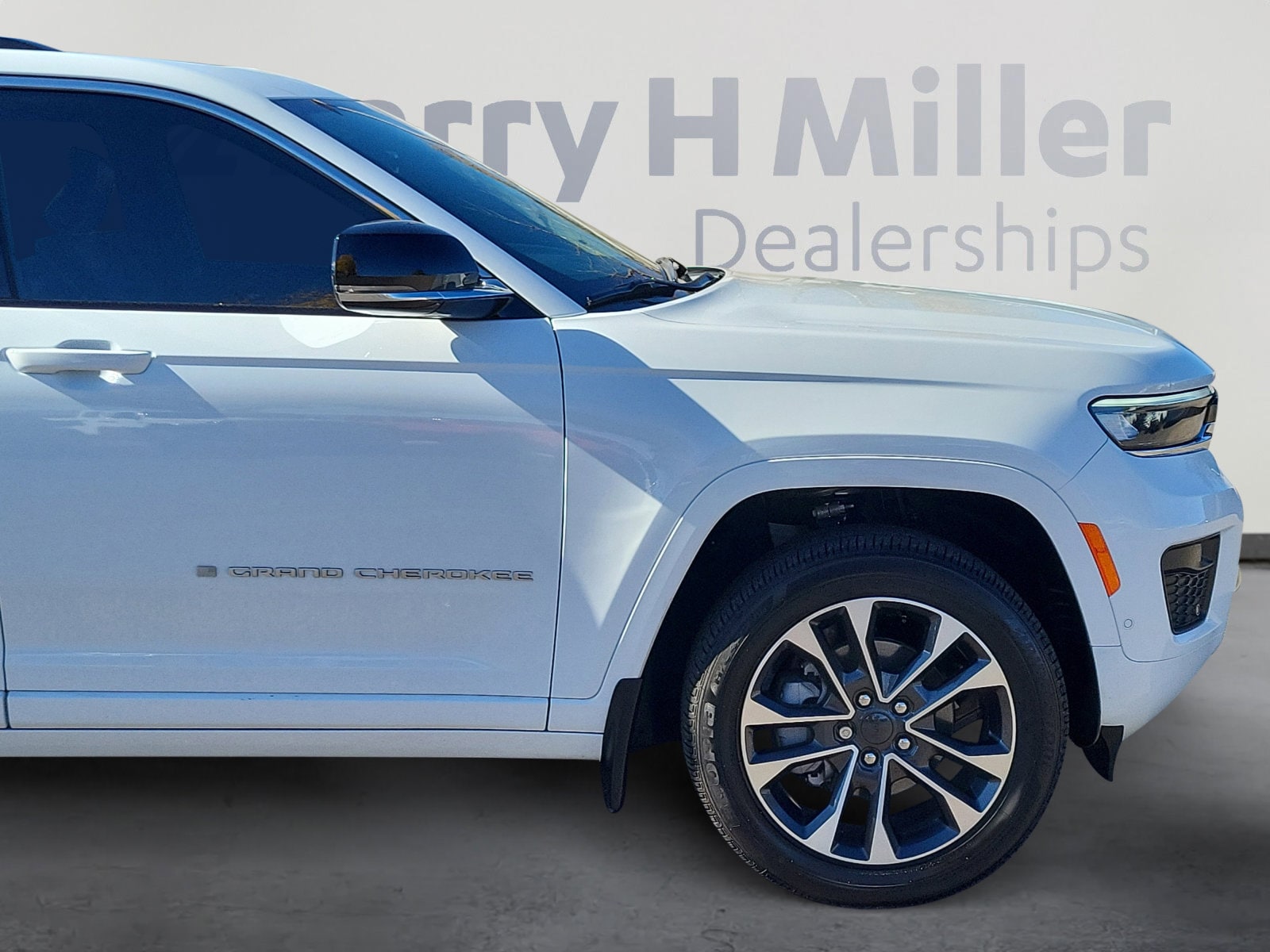 2025 Jeep Grand Cherokee Overland - Photo 9