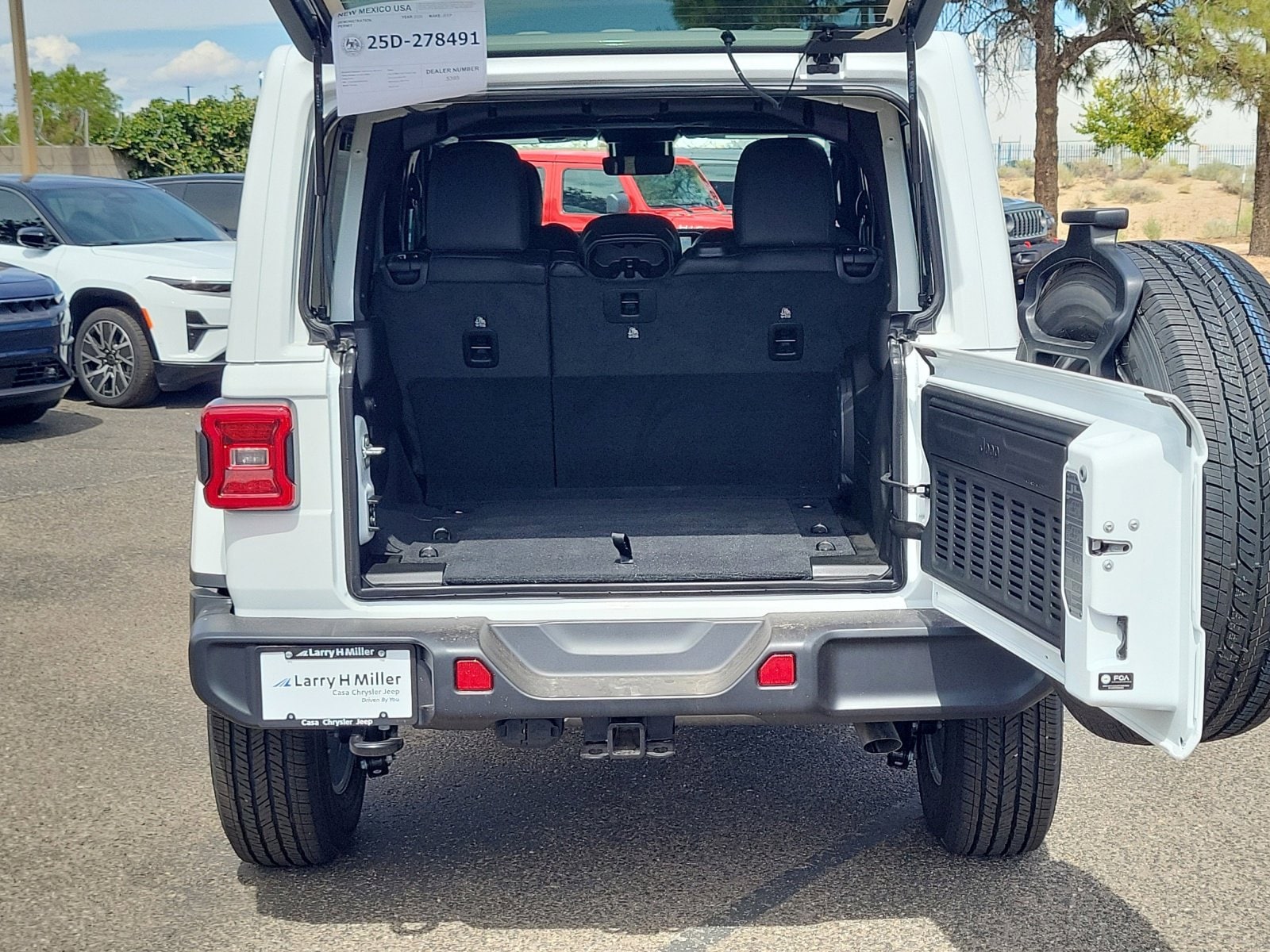 2025 Jeep Wrangler 4-Door Sahara - Photo 27