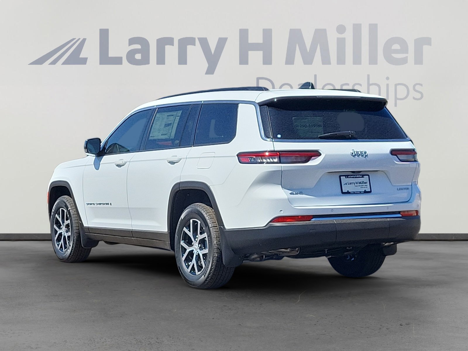 2025 Jeep Grand Cherokee Limited photo 4