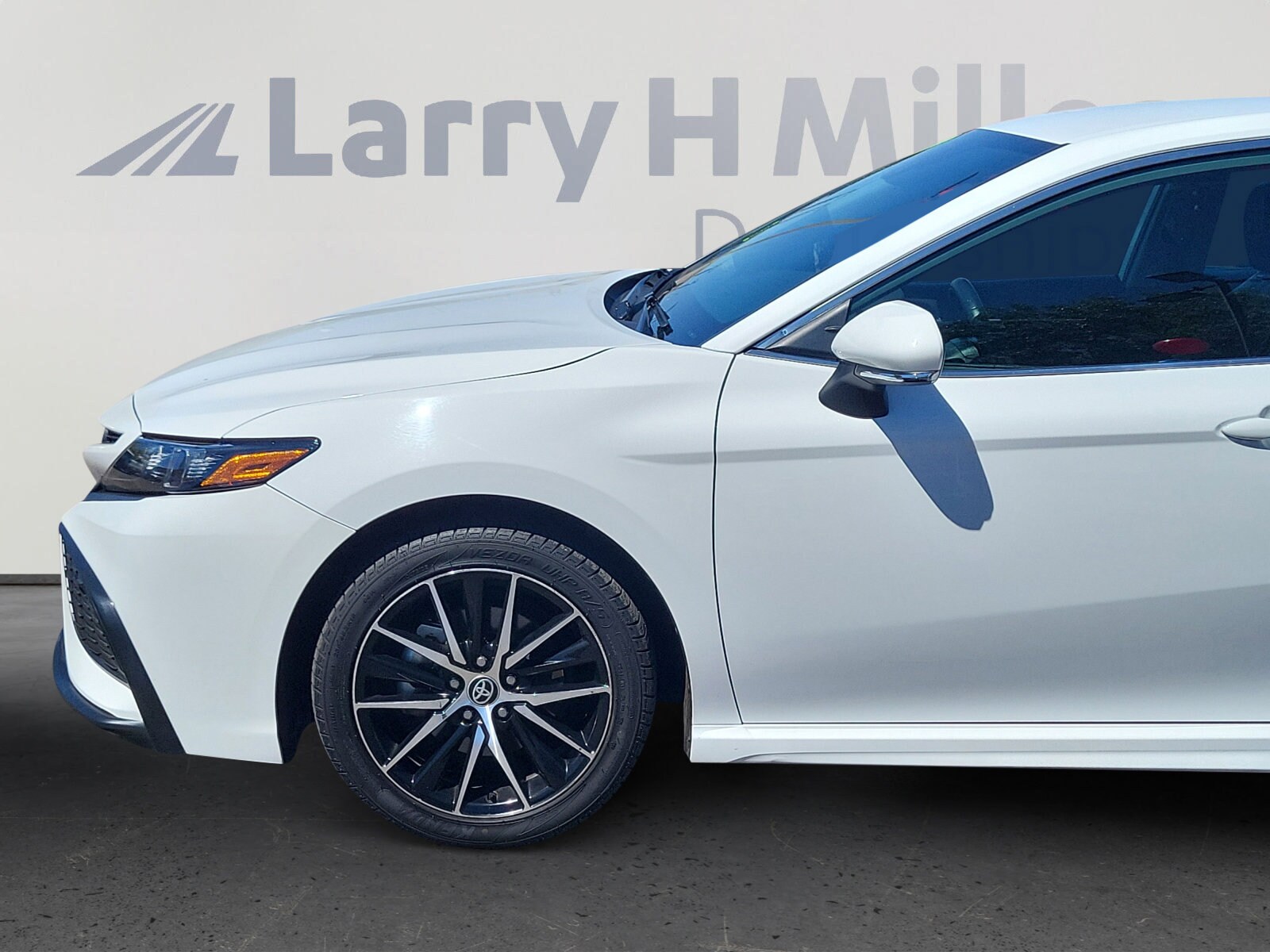 2024 Toyota Camry SE photo 3