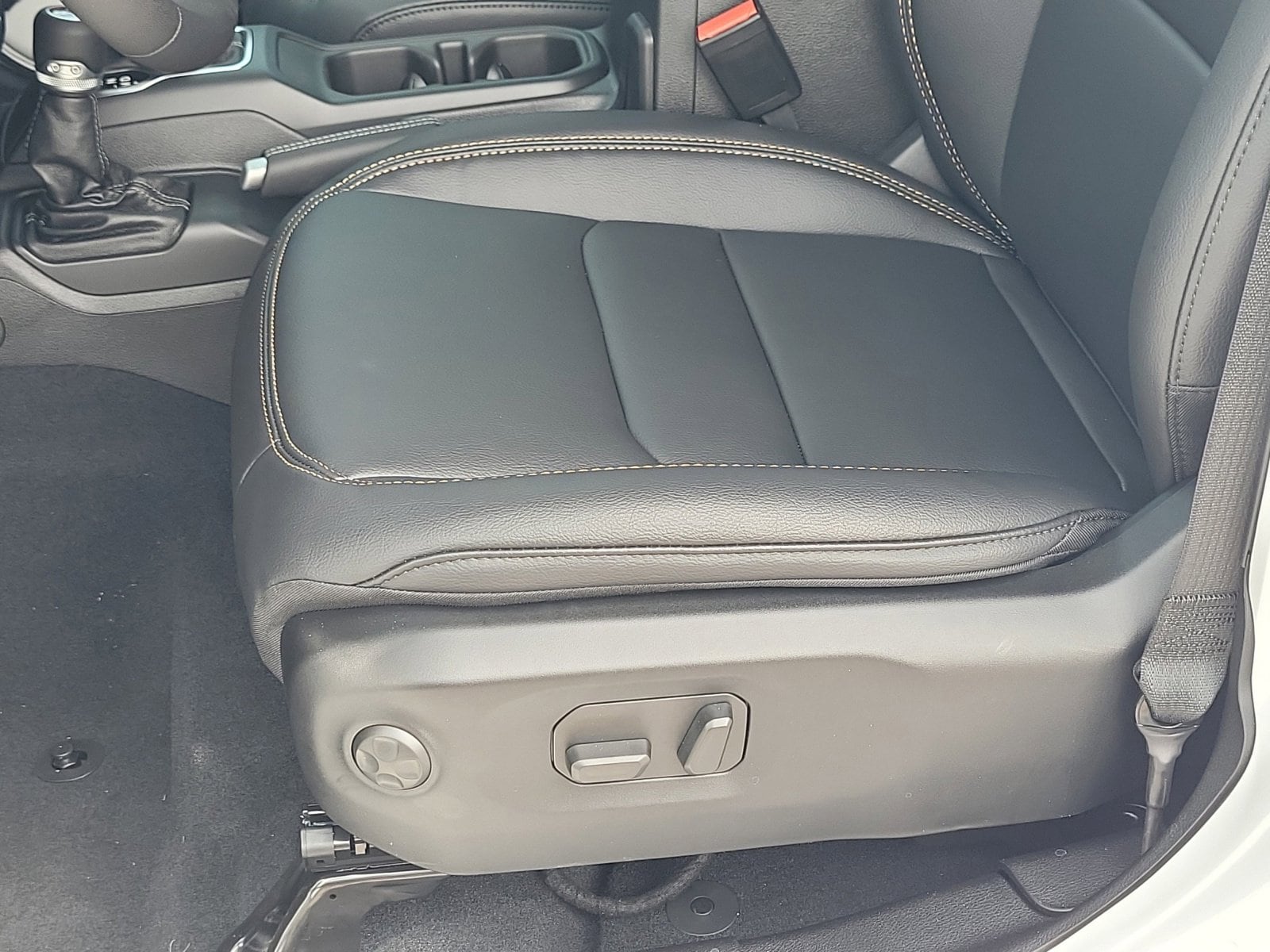2025 Jeep Wrangler 4-Door Sahara - Photo 20