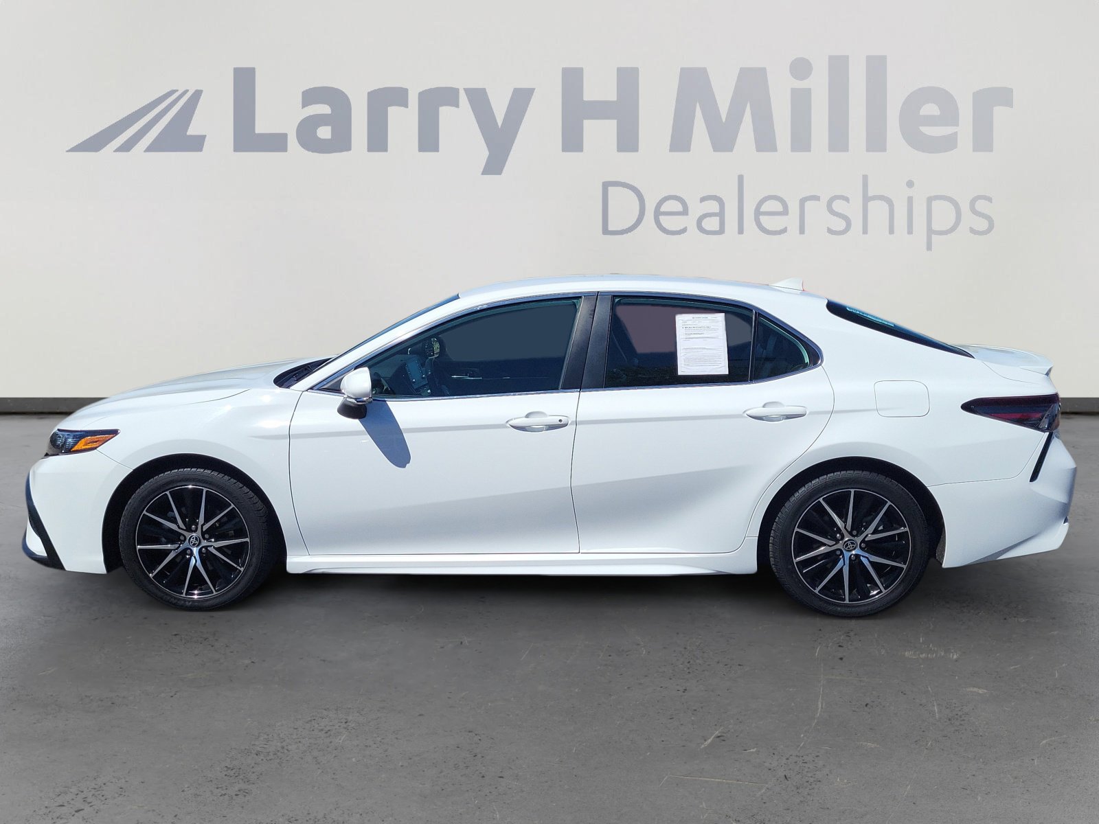 2024 Toyota Camry SE photo 4