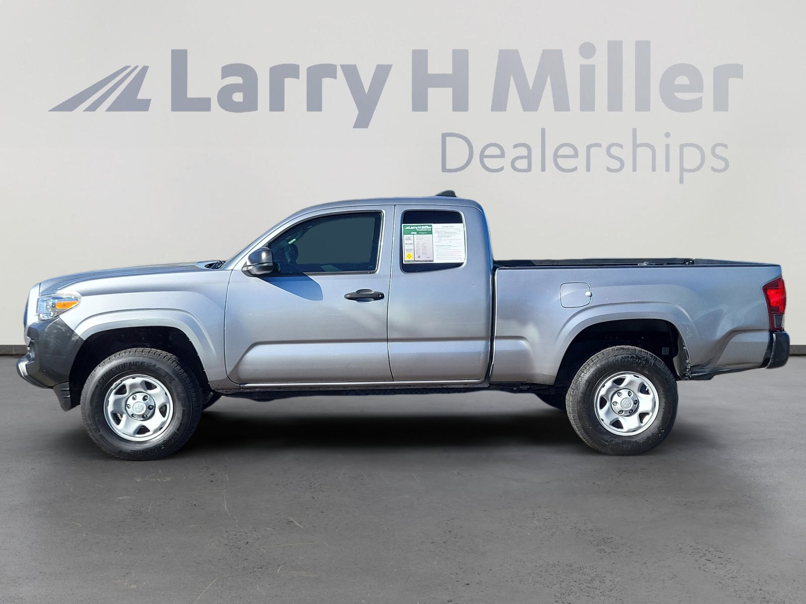 2020 Toyota Tacoma SR photo 4