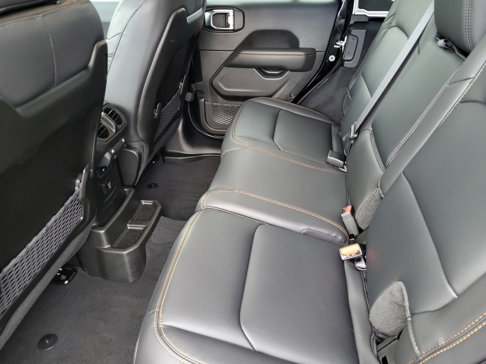 2025 Jeep Wrangler 4-Door Sahara - Photo 18