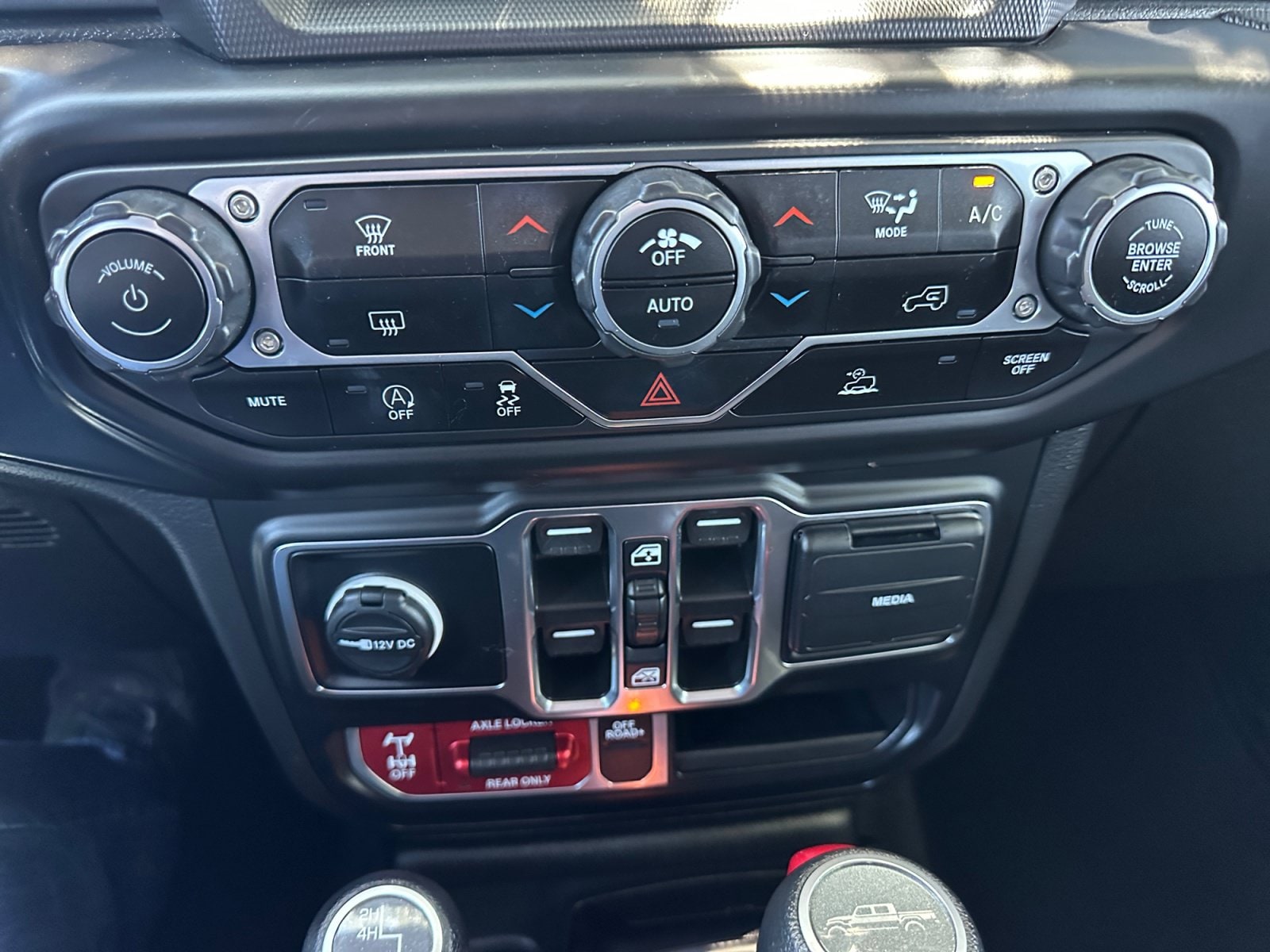 2023 Jeep Gladiator Mojave - Photo 23