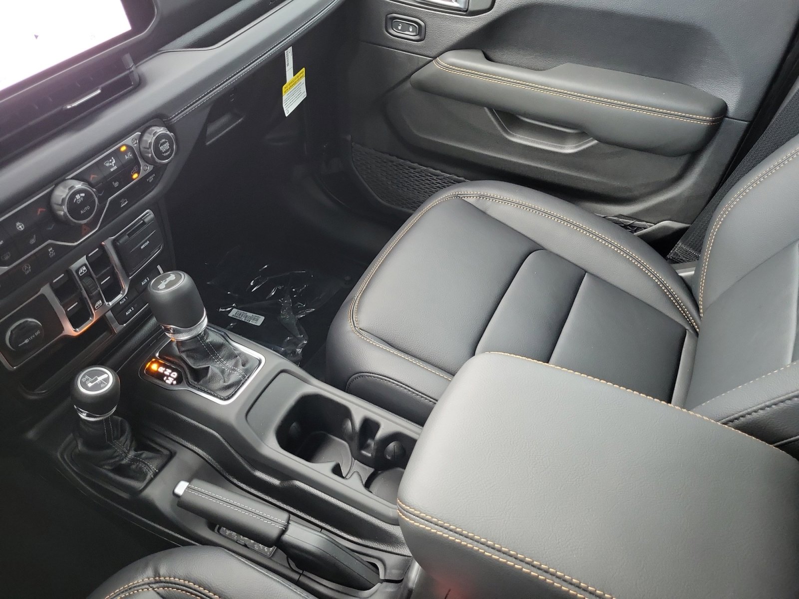 2025 Jeep Wrangler 4-Door Sahara - Photo 16