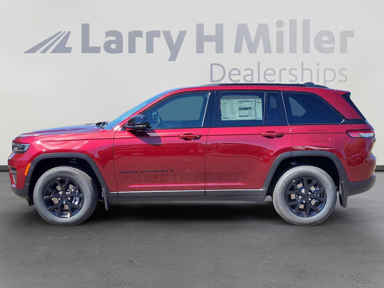 2025 Jeep Grand Cherokee Laredo Altitude photo 2