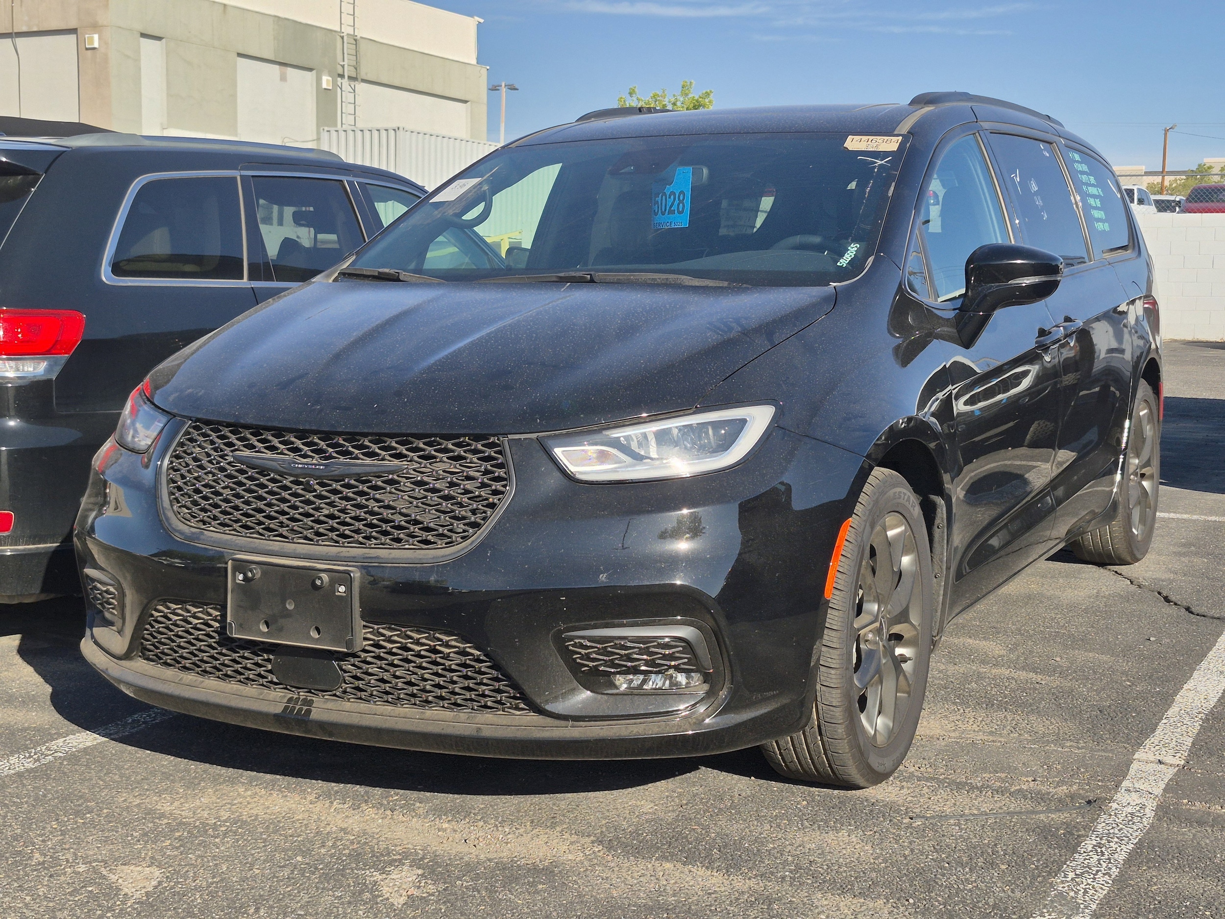 2025 Chrysler Pacifica Limited's photo