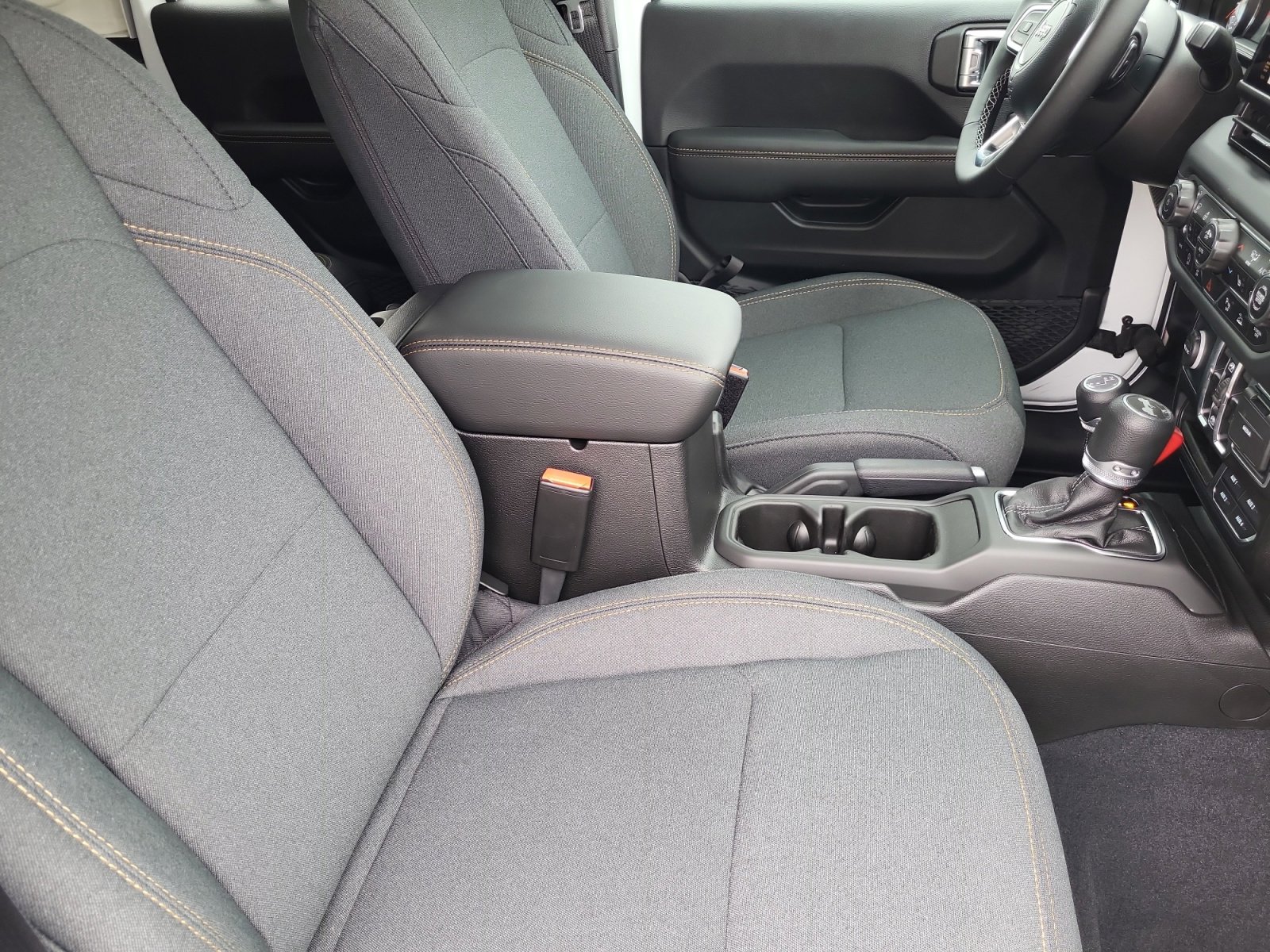 2025 Jeep Wrangler 4-Door Sahara - Photo 20