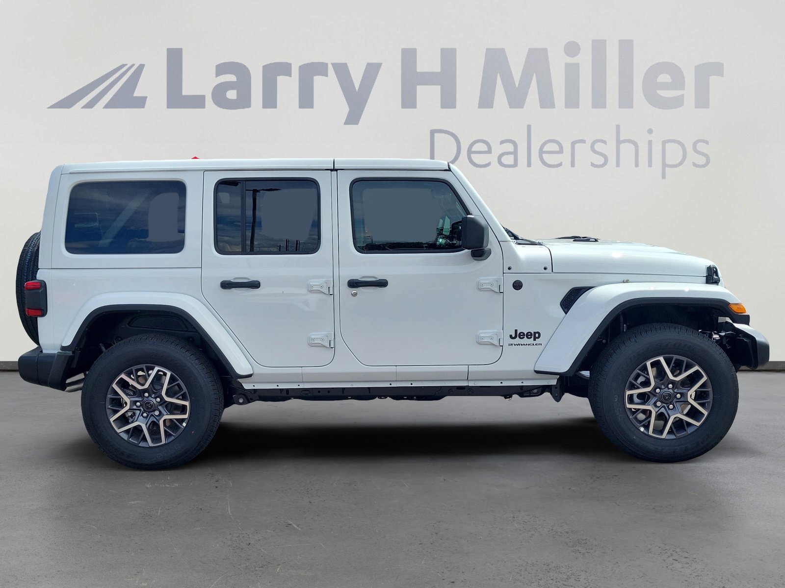 2025 Jeep Wrangler 4-Door Sahara - Photo 8