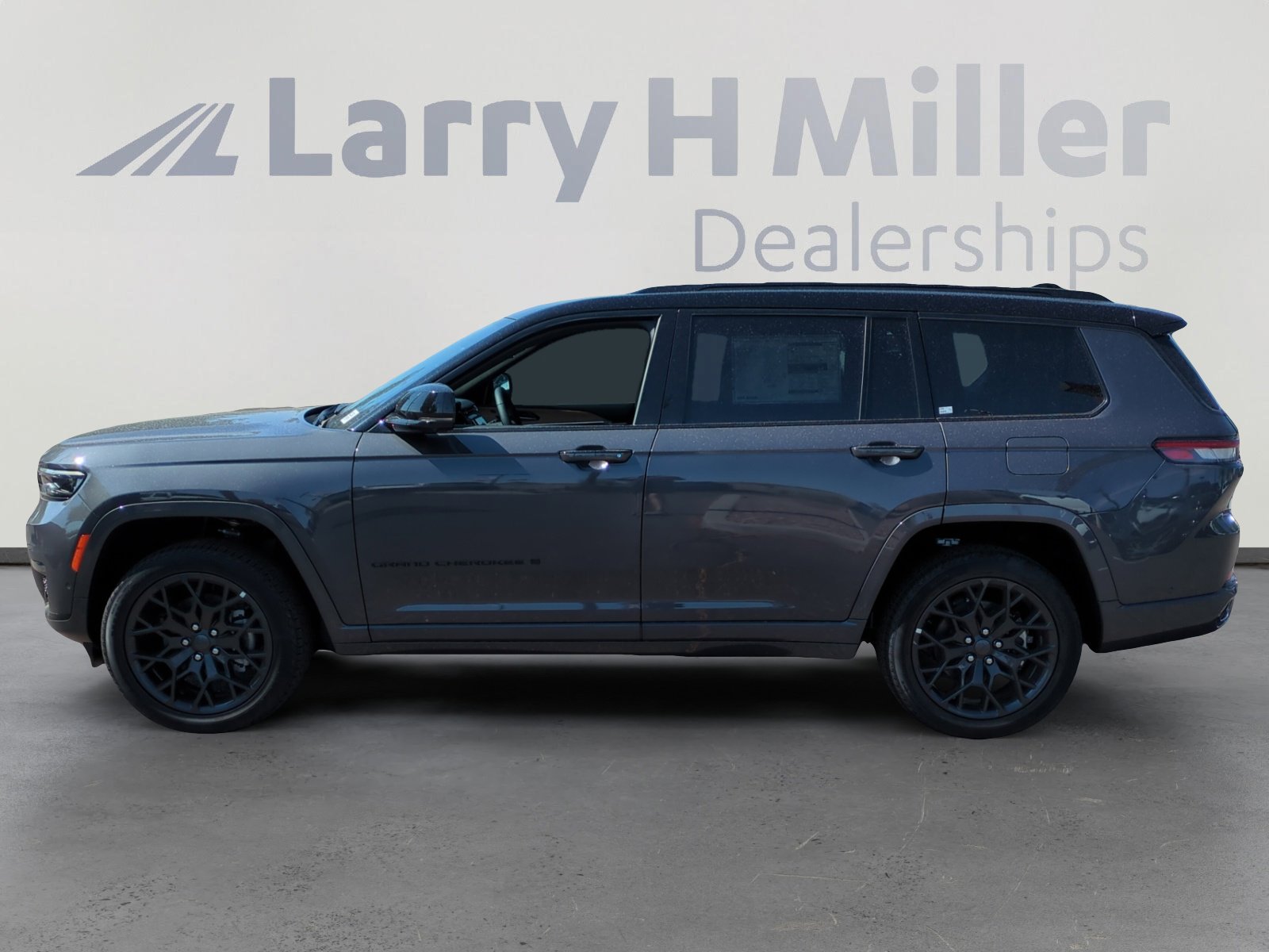2025 Jeep Grand Cherokee Summit Reserve Sport photo 2