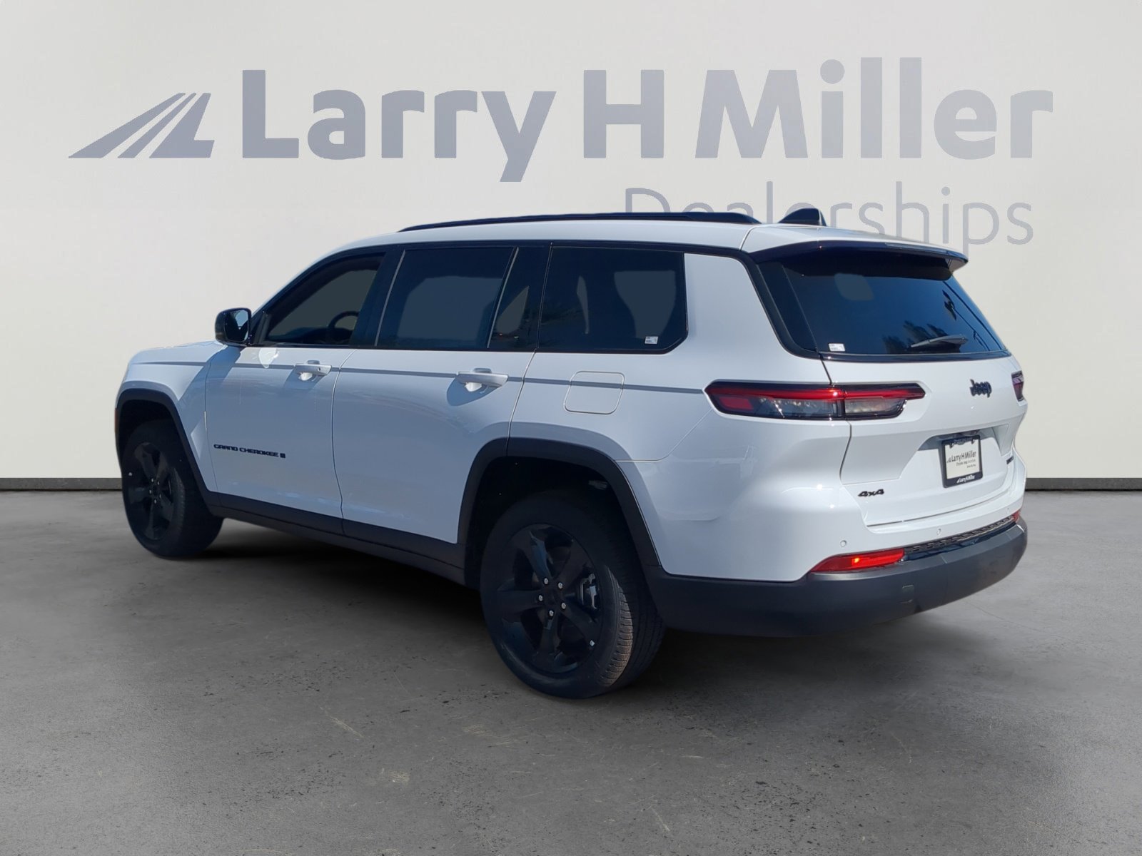 2025 Jeep Grand Cherokee Limited Sport photo 2