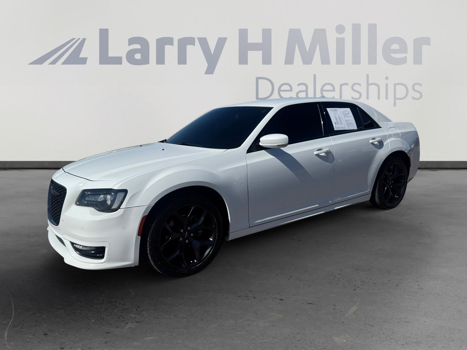 2022 Chrysler 300 Touring L's photo