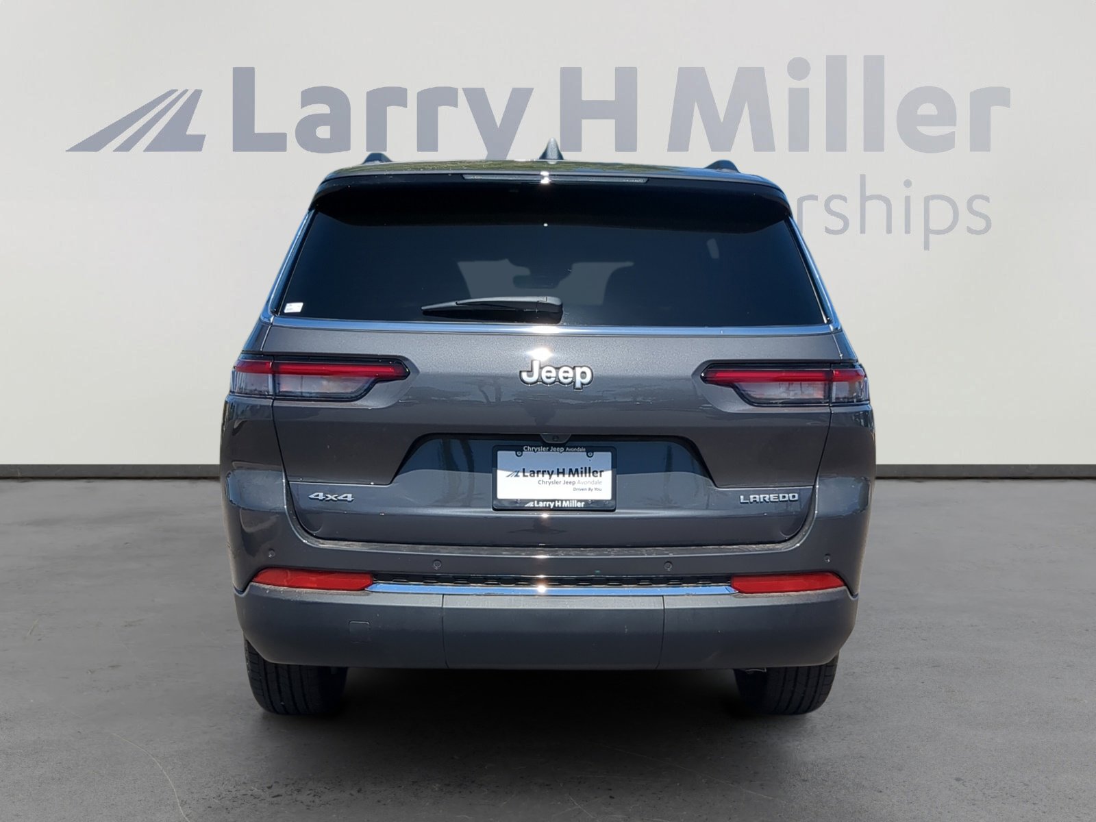 2025 Jeep Grand Cherokee Laredo Sport photo 2