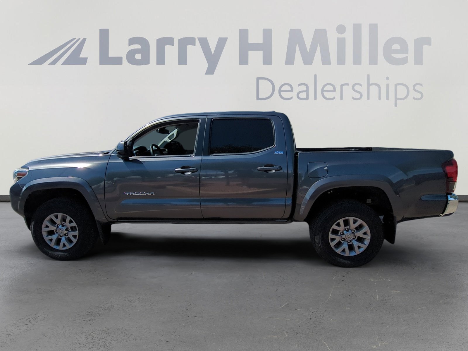 2019 Toyota Tacoma SR5 V6 photo 2