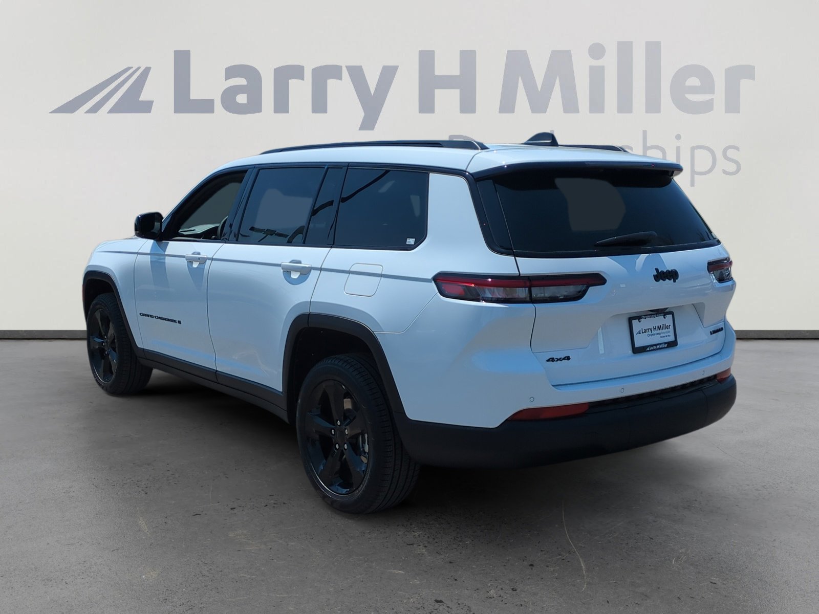 2025 Jeep Grand Cherokee Limited photo 2