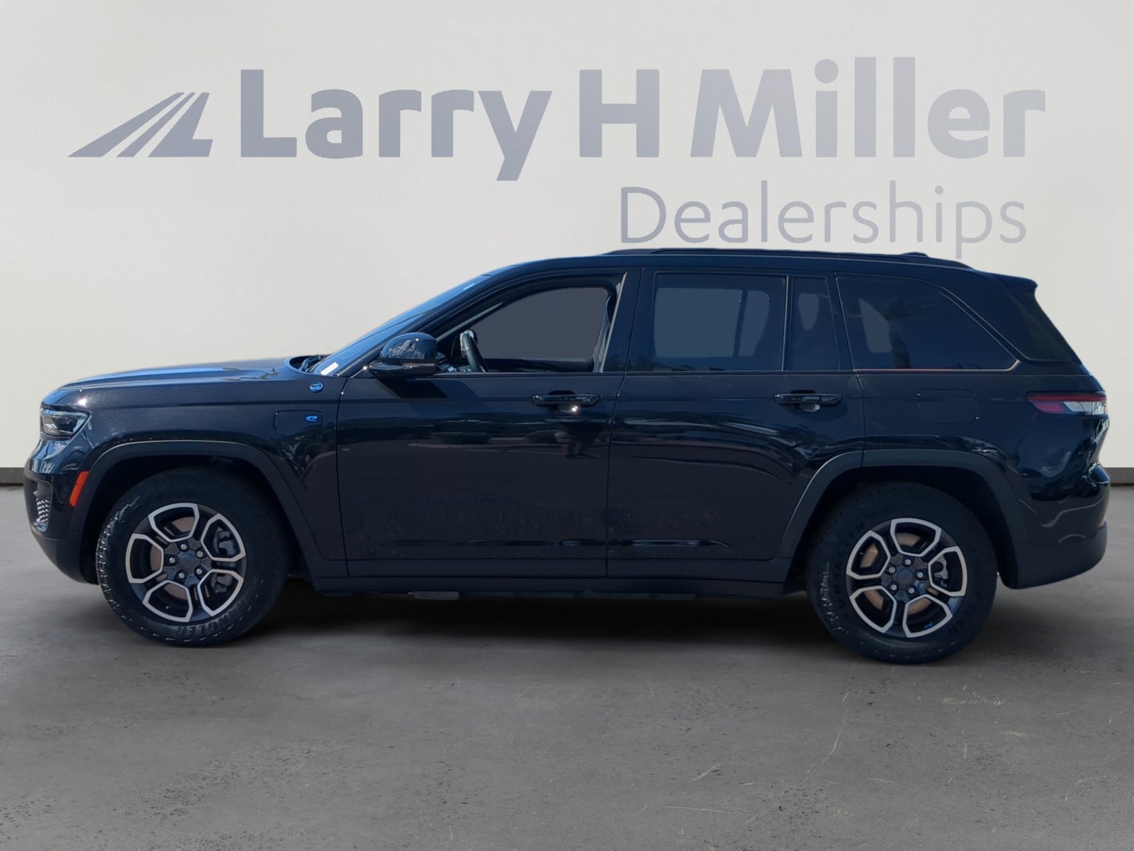 2022 Jeep Cherokee Trailhawk 4xe photo 2