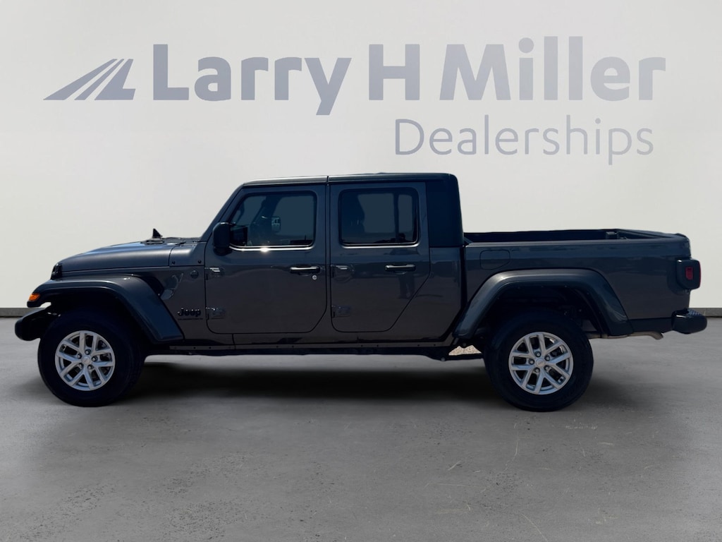 Used 2023 Jeep Gladiator Sport Truck Crew Cab