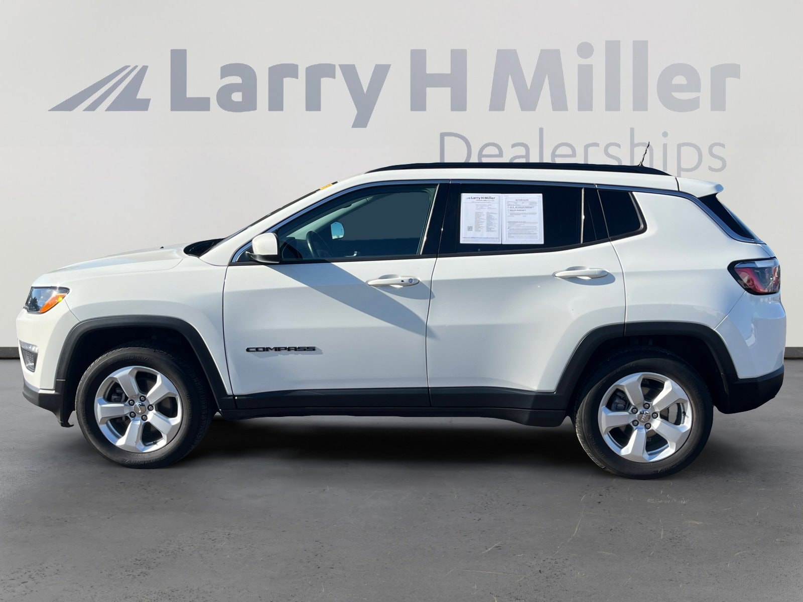 Used 2019 Jeep Compass Latitude with VIN 3C4NJDBB9KT812377 for sale in Tolleson, AZ