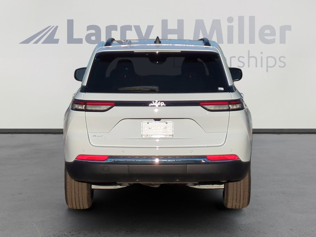 New 2025 Jeep Grand Cherokee Laredo X 4 Door Sport Utility