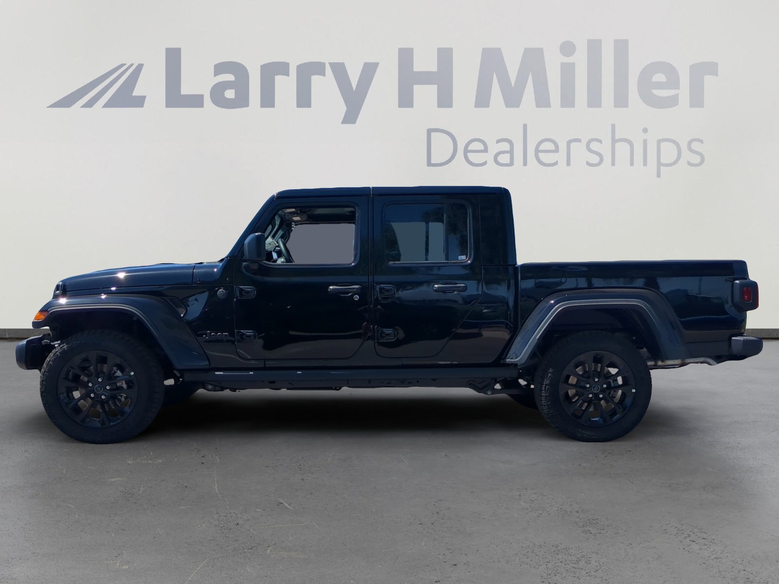 2025 Jeep Gladiator photo 2
