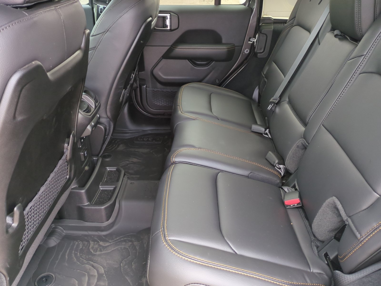 2026 Jeep Wrangler 4-Door Sahara - Photo 18