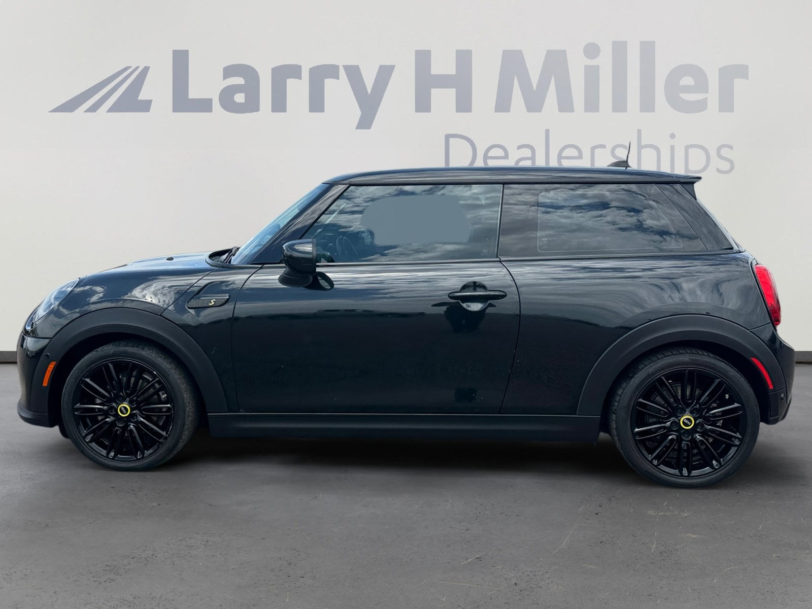 Used 2023 MINI Hardtop 2 Door SE with VIN WMW13DJ04P2S83659 for sale in Tolleson, AZ