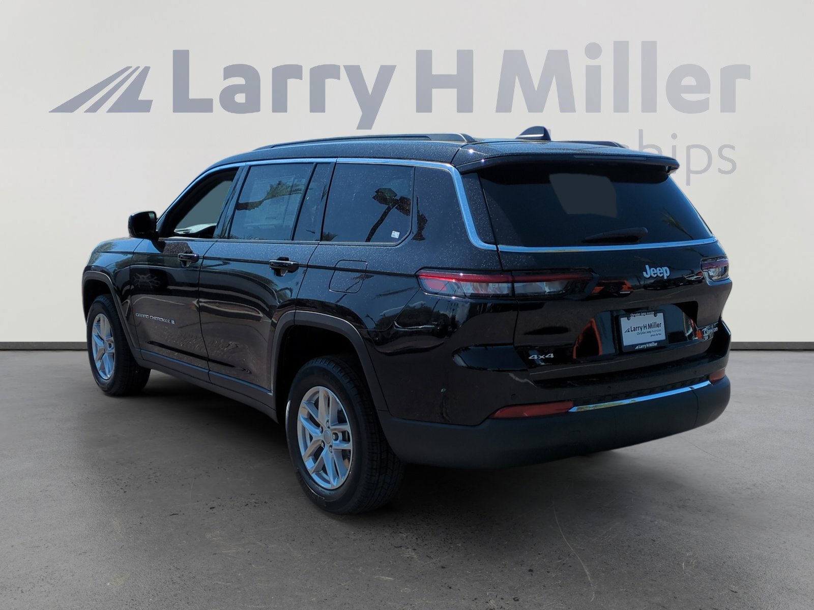 2025 Jeep Grand Cherokee Laredo Sport photo 3