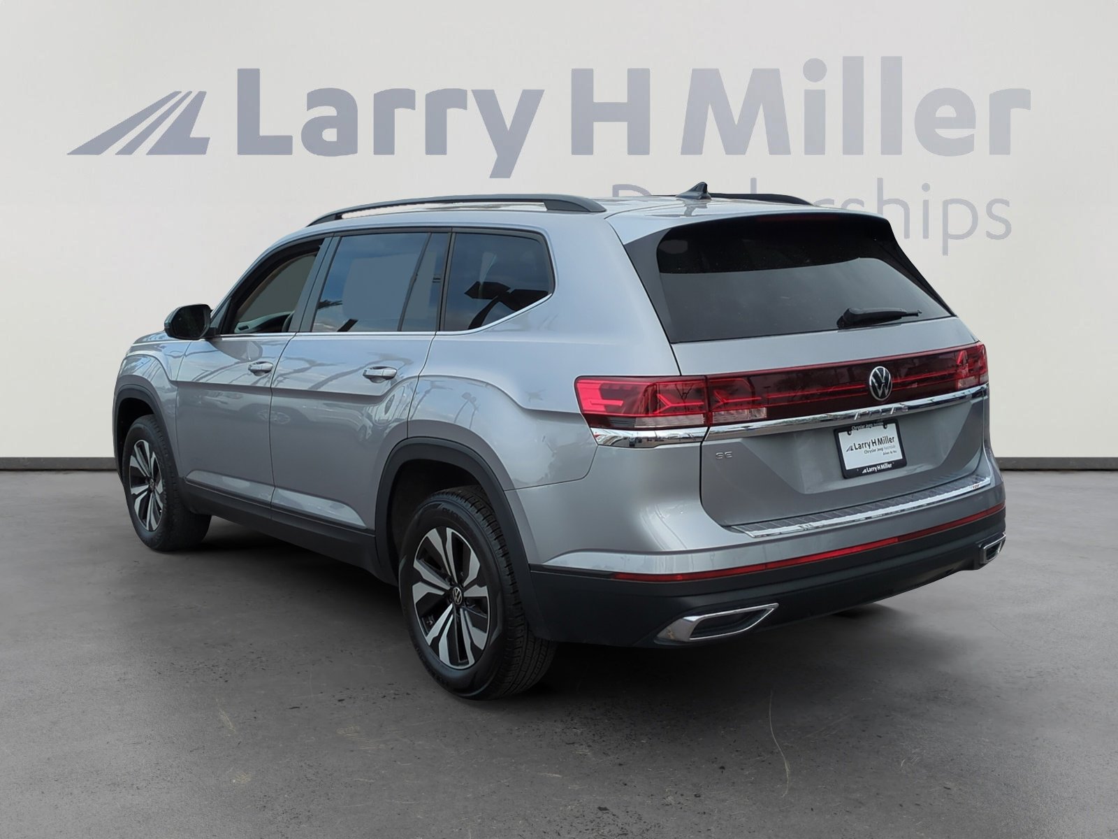 2024 Volkswagen Atlas SE photo 3