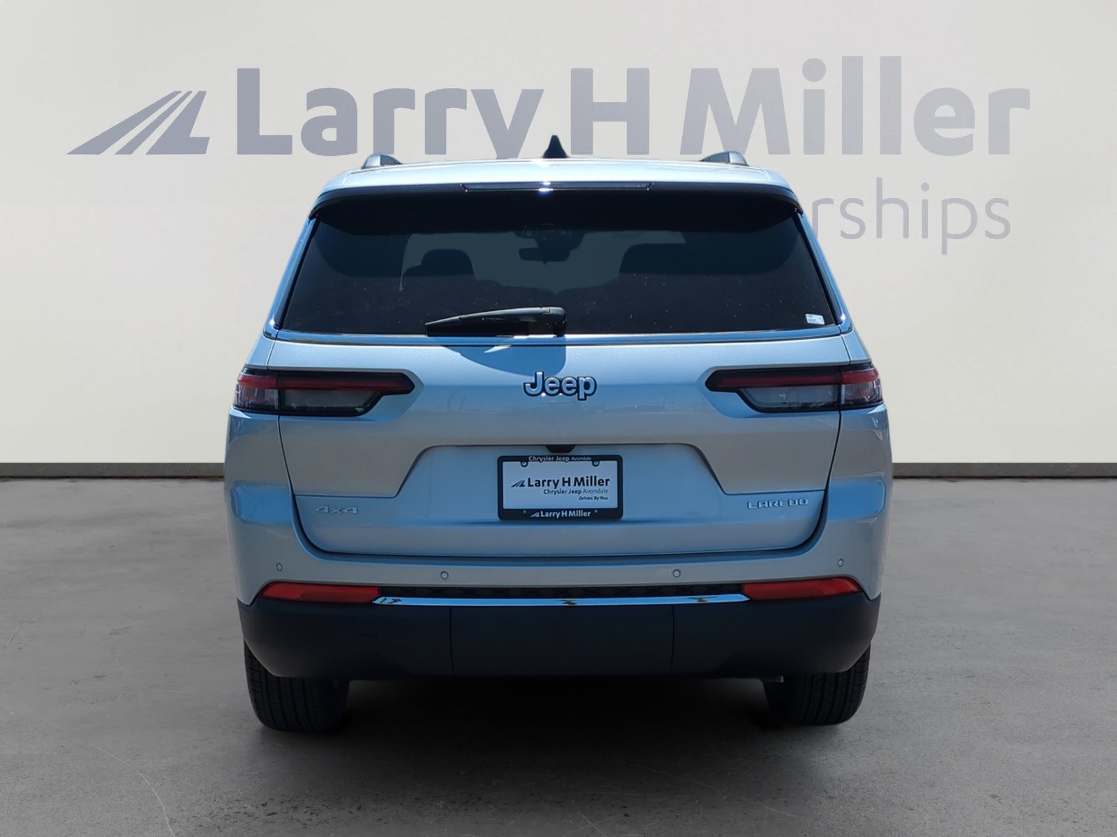 2025 Jeep Grand Cherokee Laredo Sport photo 3
