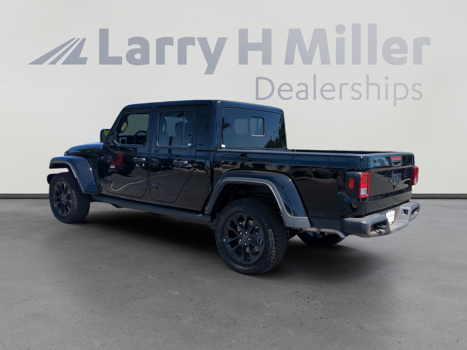 2025 Jeep Gladiator photo 3