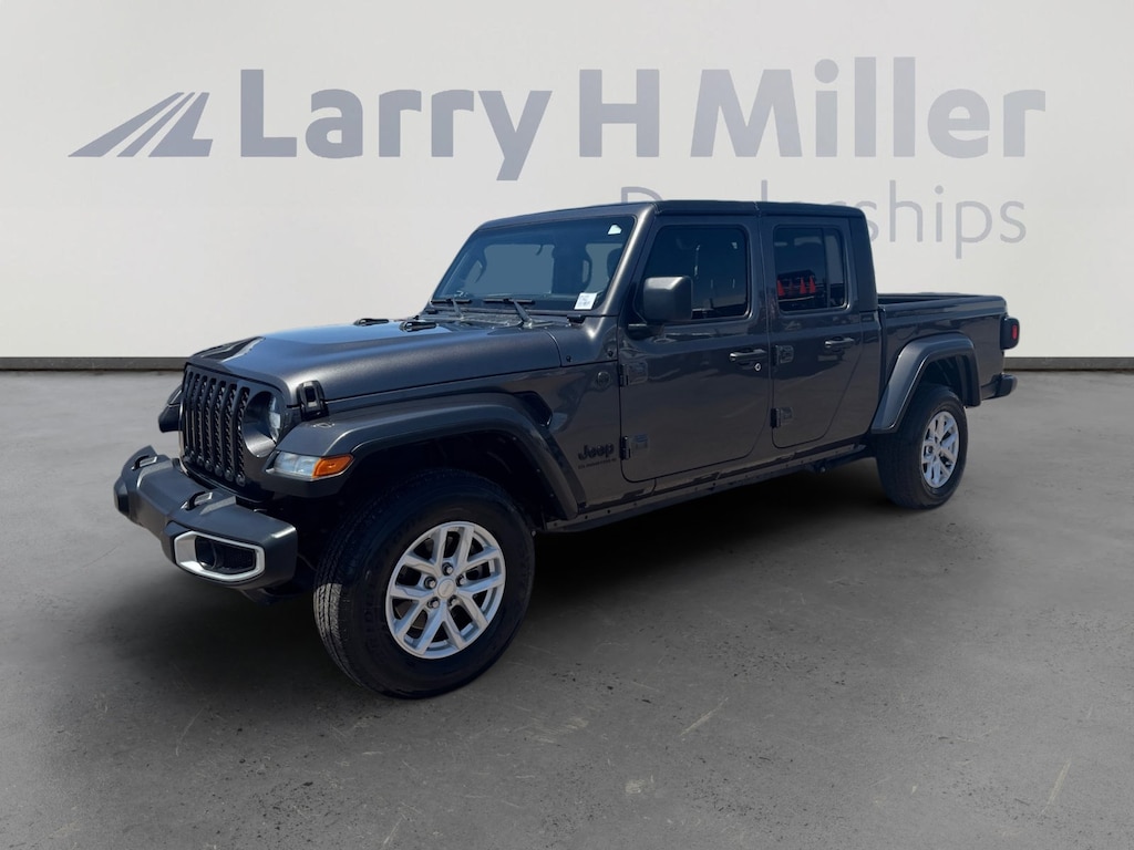 Used 2023 Jeep Gladiator Sport Truck Crew Cab