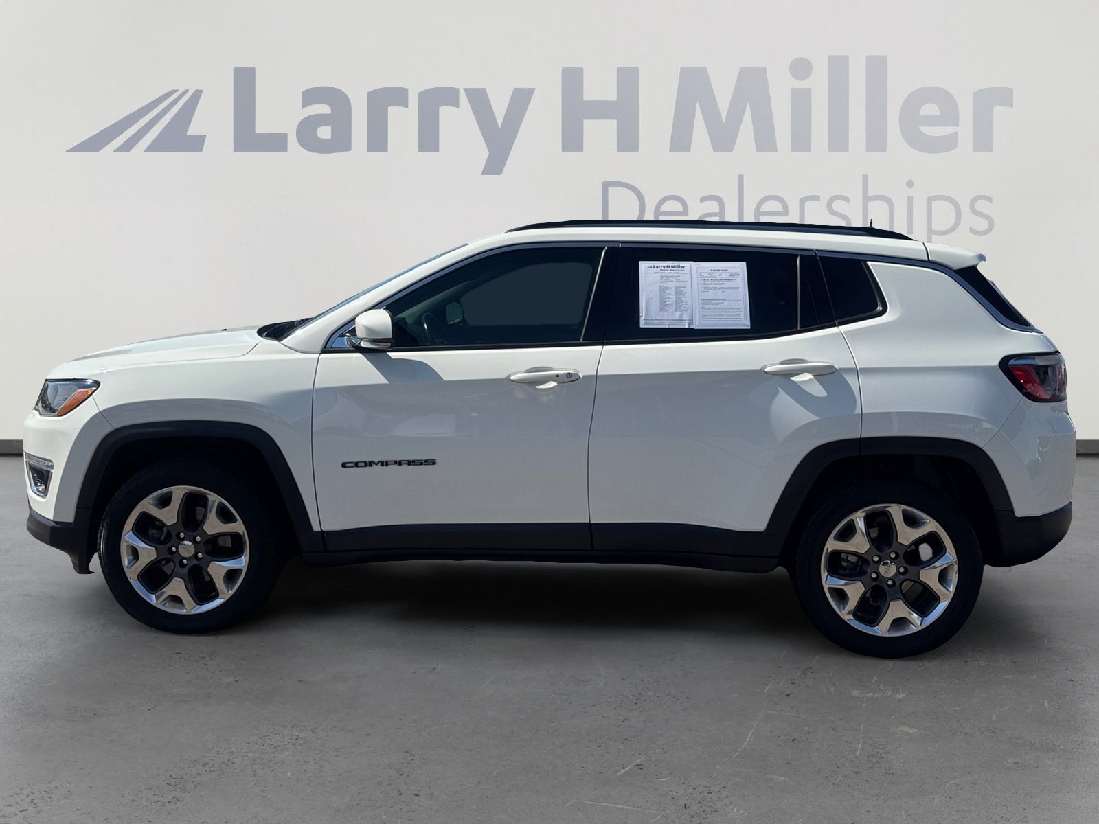 Used 2019 Jeep Compass Limited with VIN 3C4NJDCB4KT806095 for sale in Tolleson, AZ