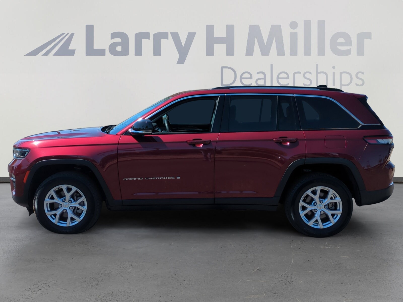 2023 Jeep Grand Cherokee Limited photo 2