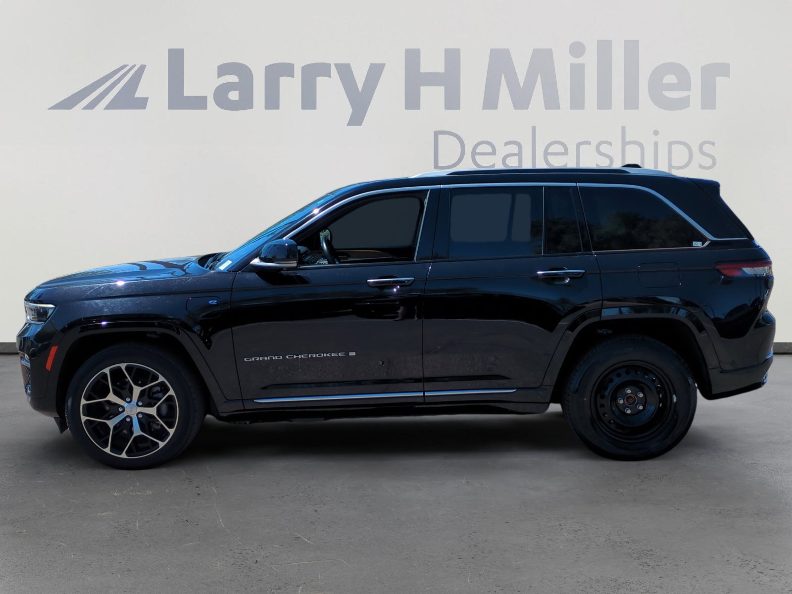2022 Jeep Cherokee Summit 4xe photo 2