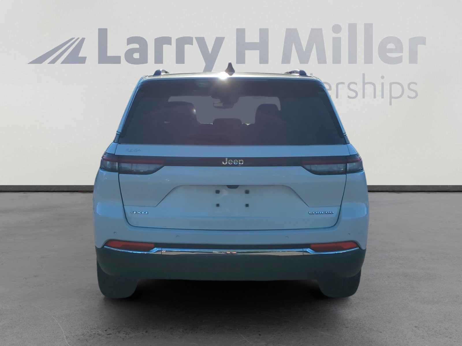 2023 Jeep Grand Cherokee Laredo photo 4