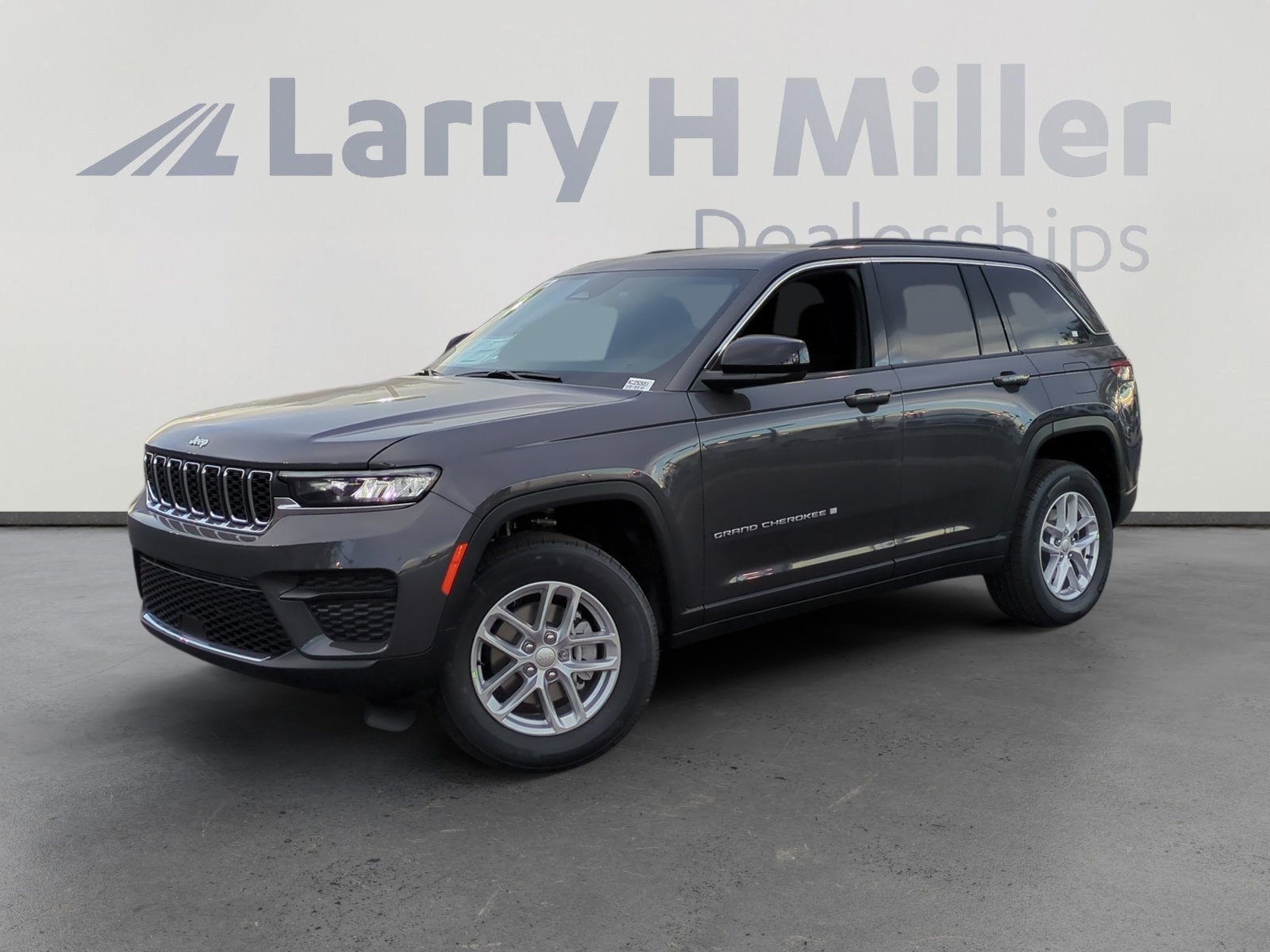 2025 Jeep Grand Cherokee Laredo's photo