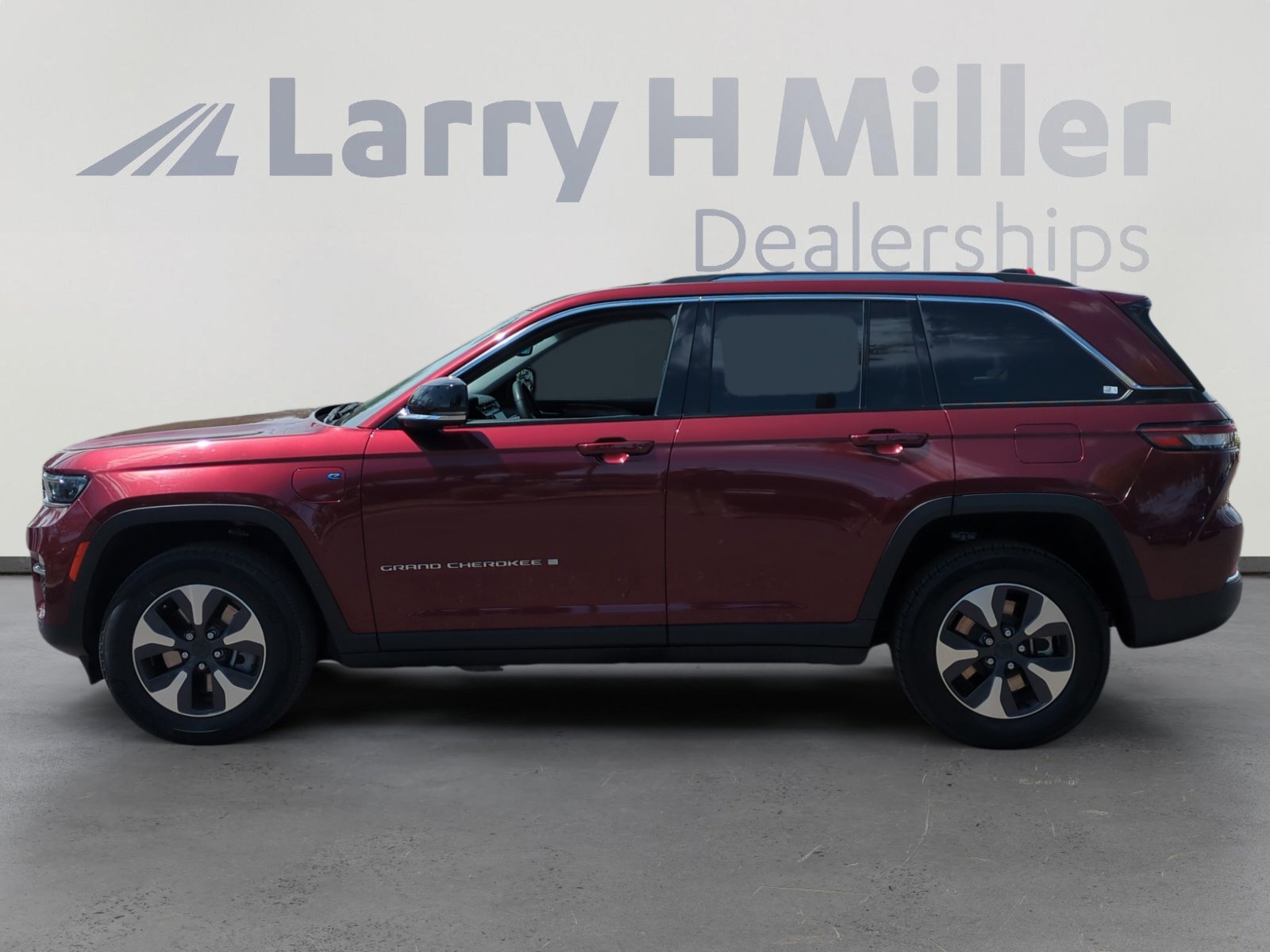 2022 Jeep Cherokee Limited 4xe photo 2