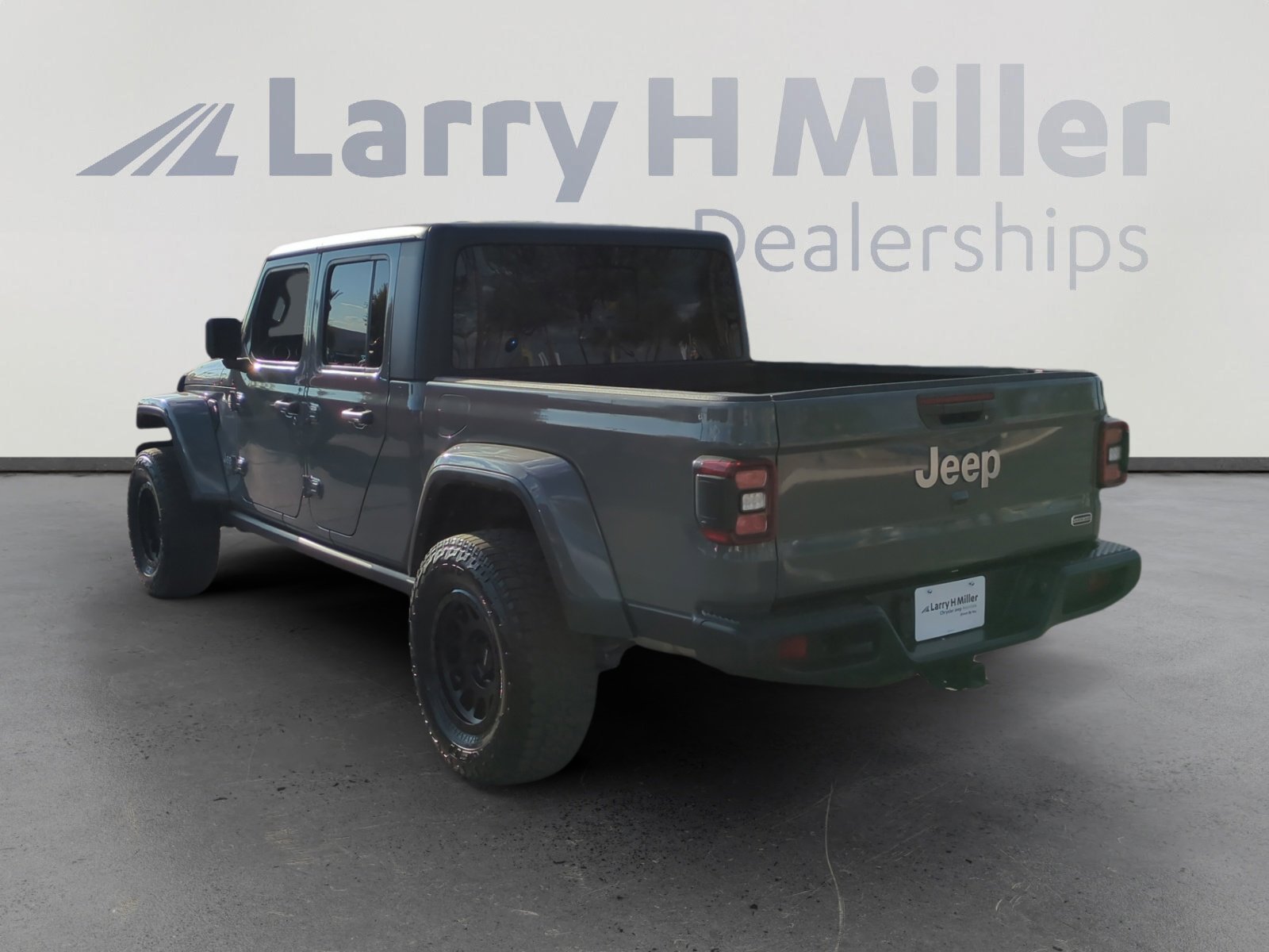 2022 Jeep Gladiator Overland photo 2