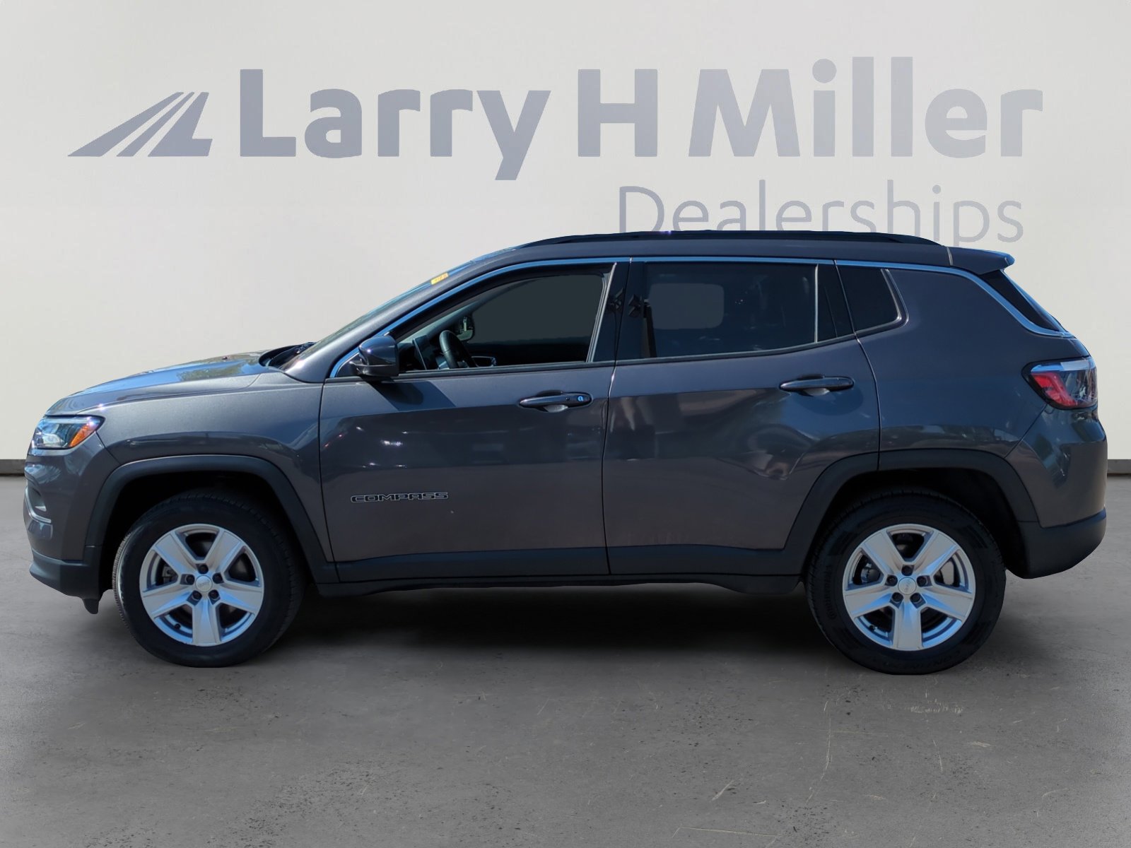 2022 Jeep Compass Latitude photo 2