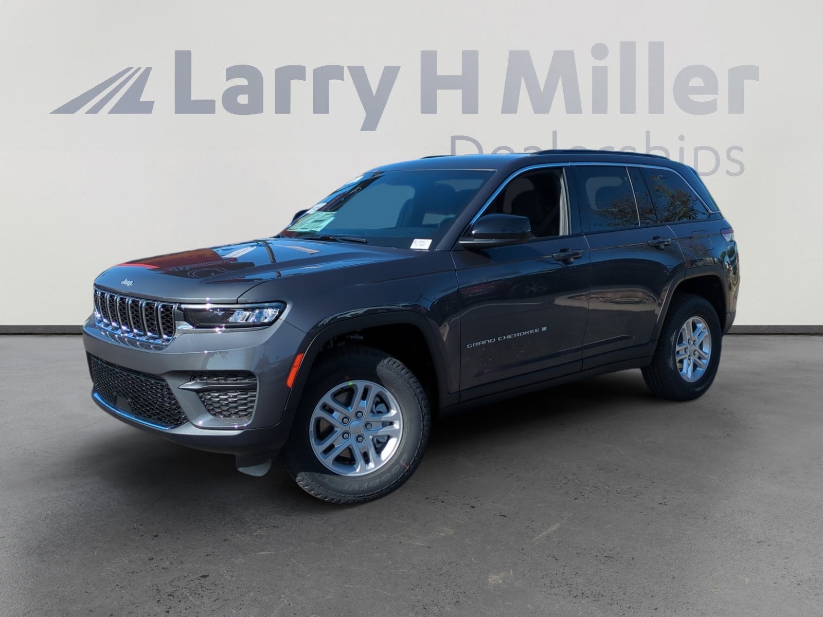 2025 Jeep Grand Cherokee Laredo's photo
