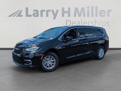 2025 Chrysler Pacifica Select Passenger Van