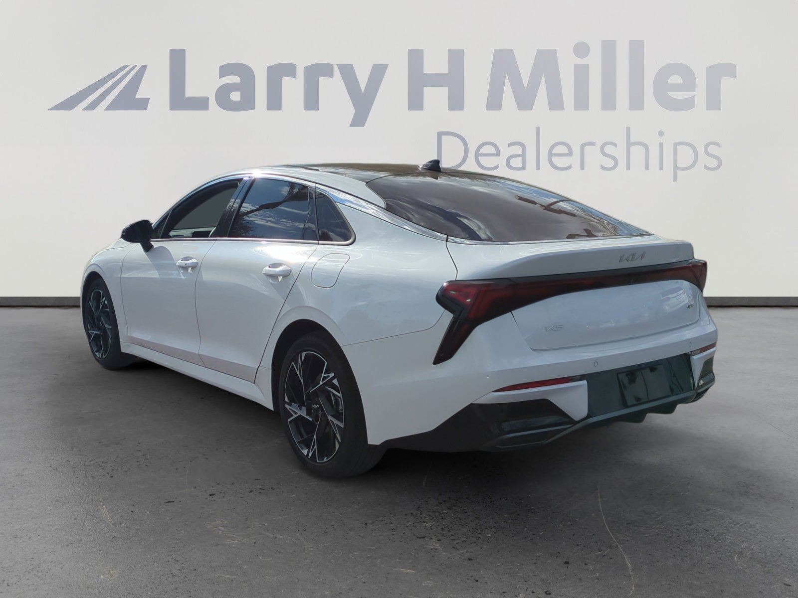 2025 Kia K5 GT-Line photo 3