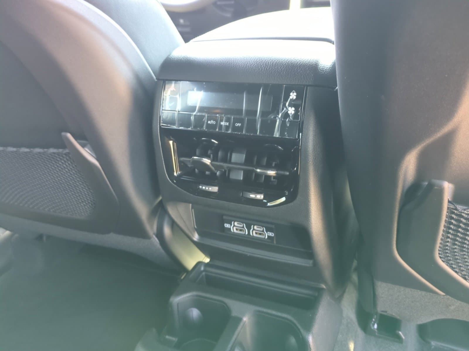 2025 Jeep Grand Cherokee Laredo Sport photo 5
