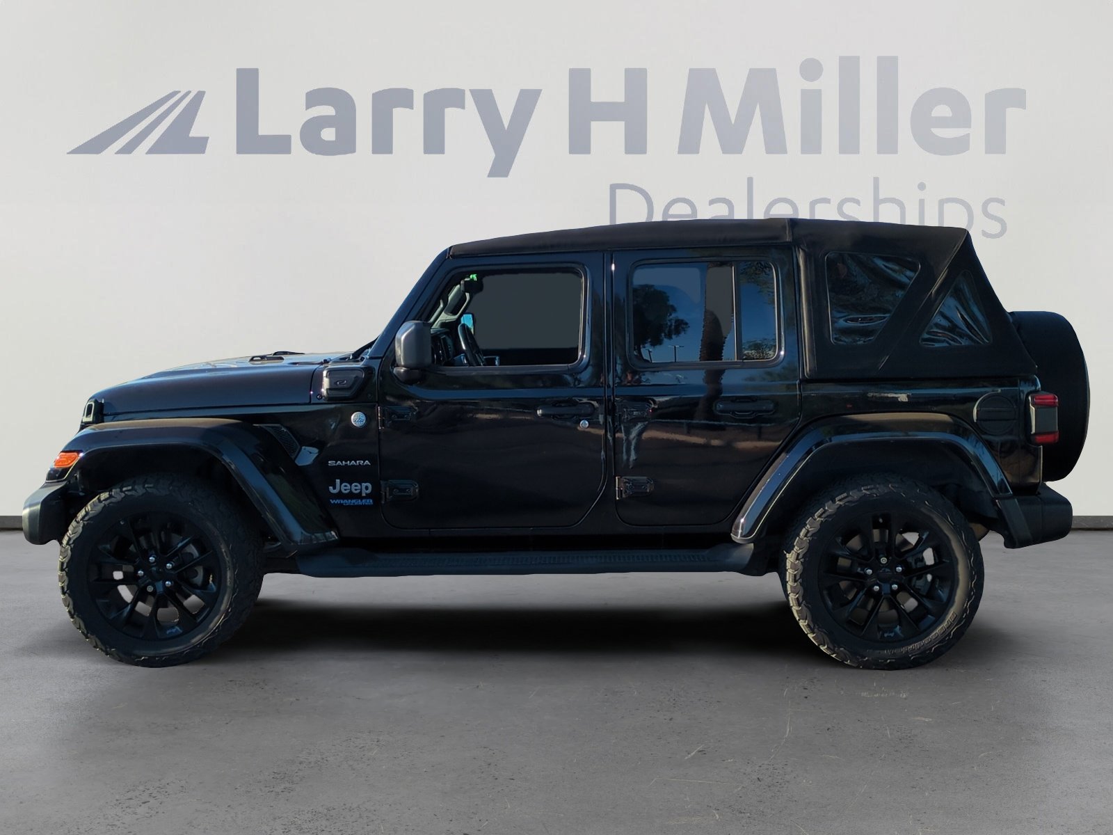 2021 Jeep Wrangler Unlimited Sahara 4xe photo 2