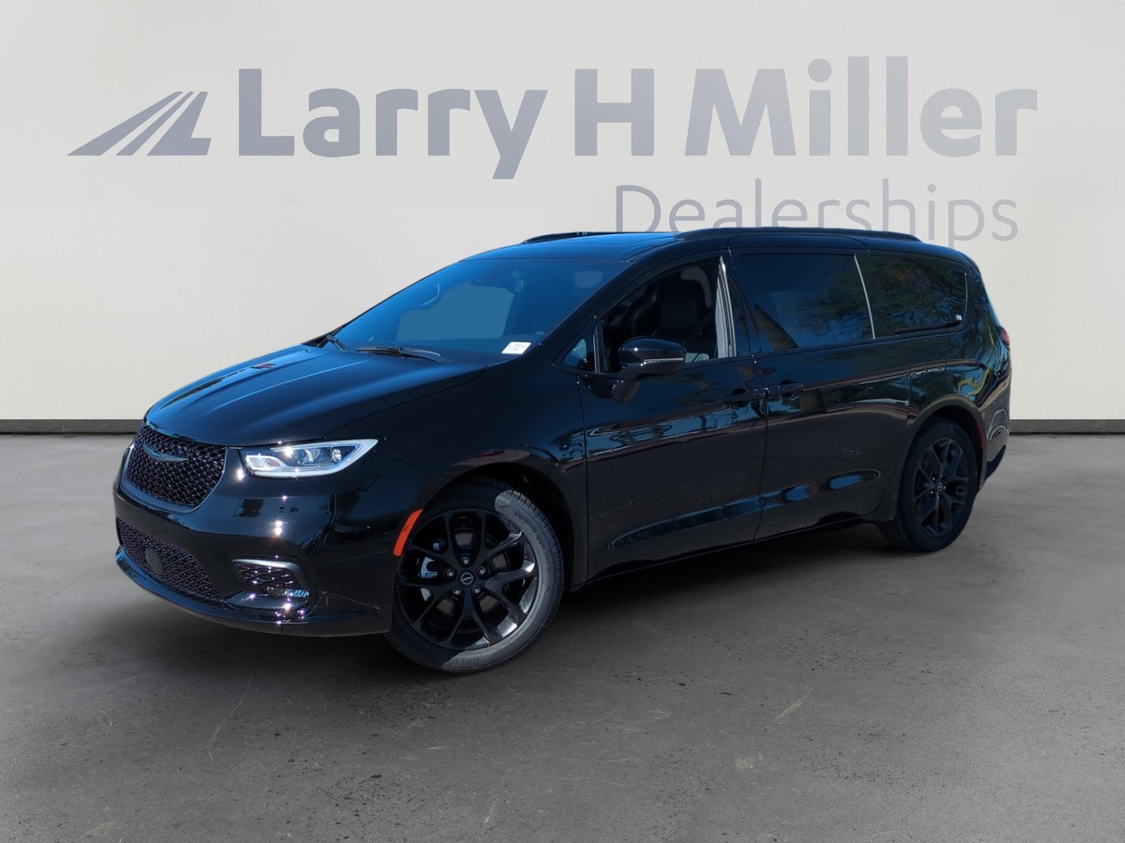2026 Chrysler Pacifica Limited's photo