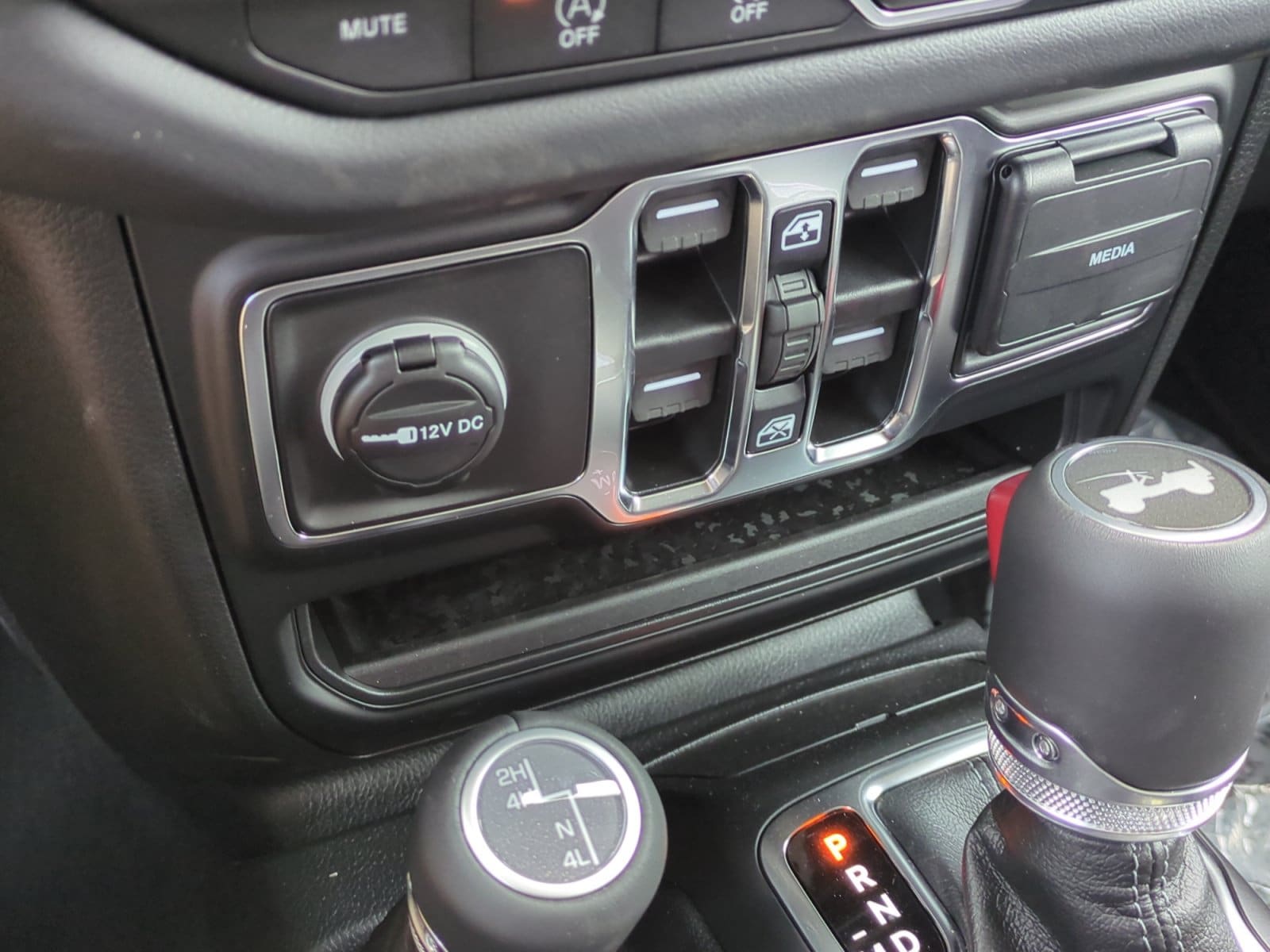 2026 Jeep Wrangler 4-Door Sahara - Photo 32