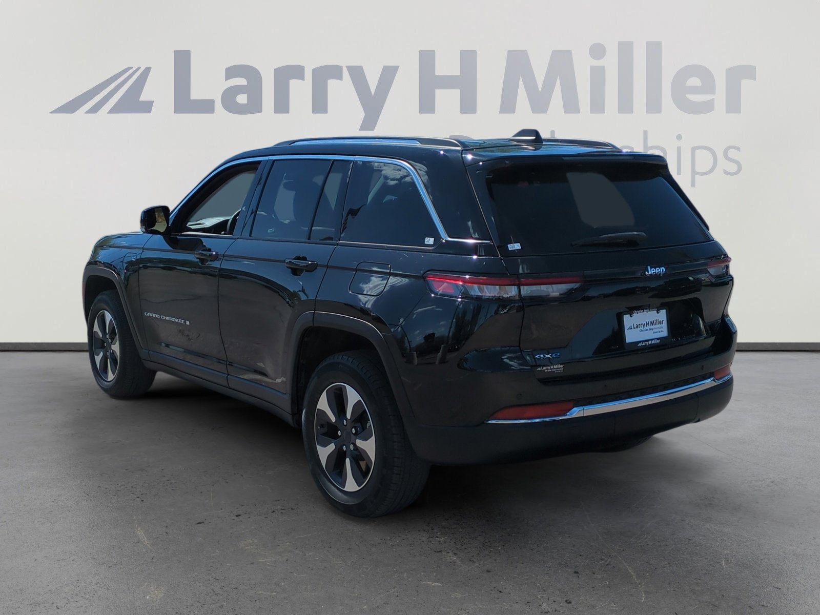 2022 Jeep Cherokee Limited 4xe photo 3