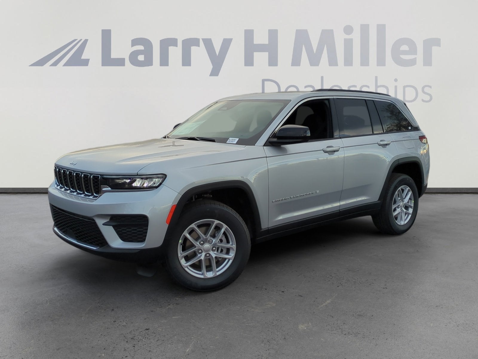 2025 Jeep Grand Cherokee Laredo's photo