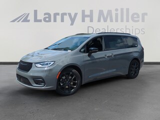 New 2025 Chrysler Pacifica Limited Passenger Van Avondale, AZ